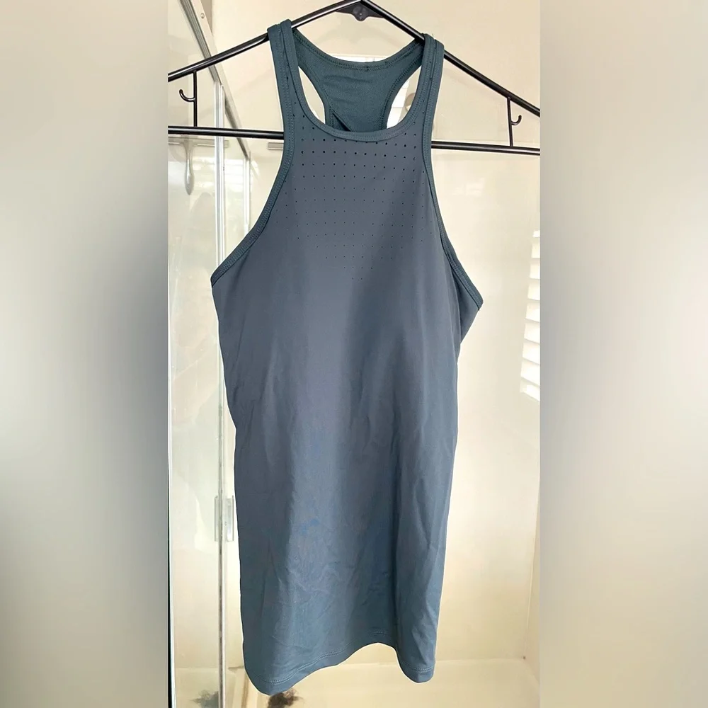 Nike Women's Racerback Tank with Built in Bra - Small - Picture 7 of 11